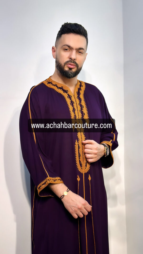 Gandoura Homme En Tissu  khayt mauve Et Couture en moutarde